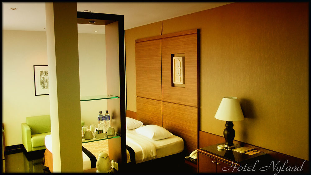 Capital O 874 Hotel Nyland Pasteur Bandung Exterior photo