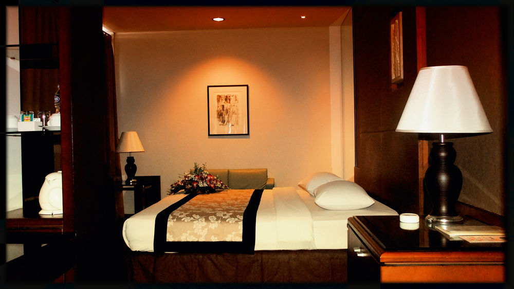 Capital O 874 Hotel Nyland Pasteur Bandung Exterior photo