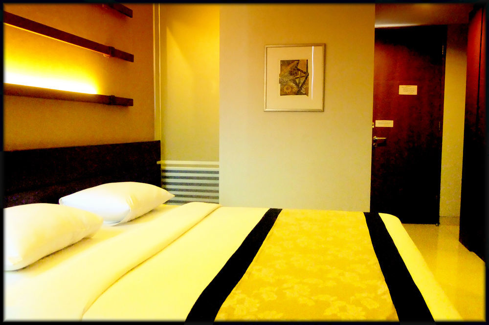Capital O 874 Hotel Nyland Pasteur Bandung Exterior photo