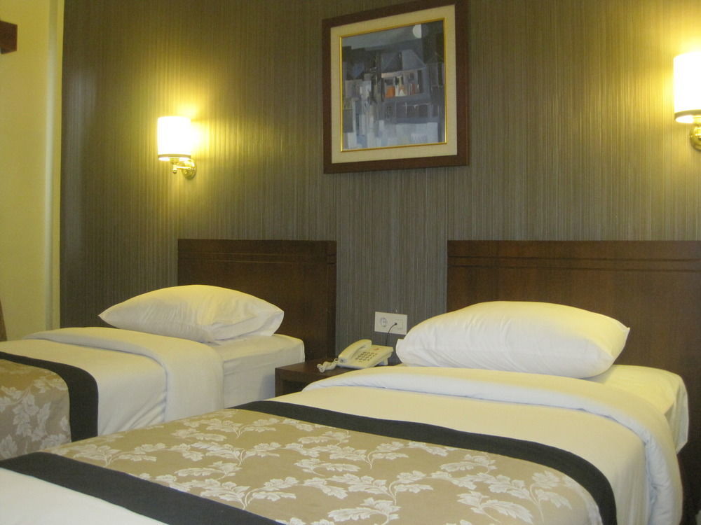 Capital O 874 Hotel Nyland Pasteur Bandung Exterior photo