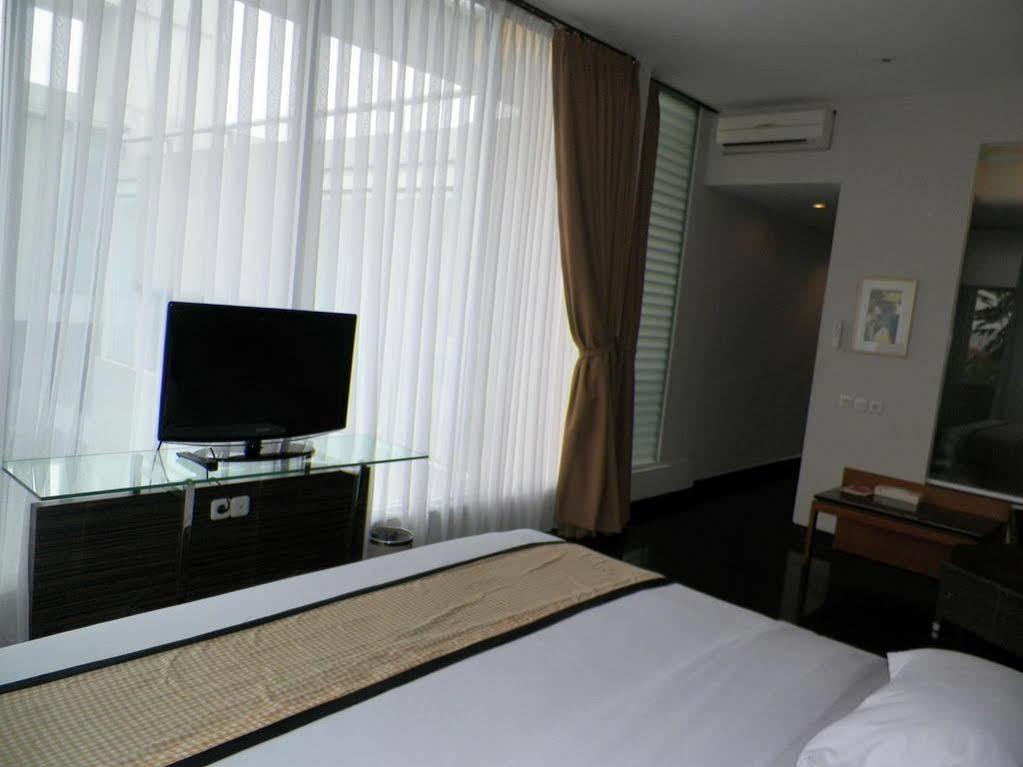 Capital O 874 Hotel Nyland Pasteur Bandung Exterior photo
